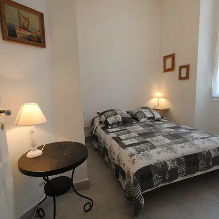 Freres Pradignac Apartment